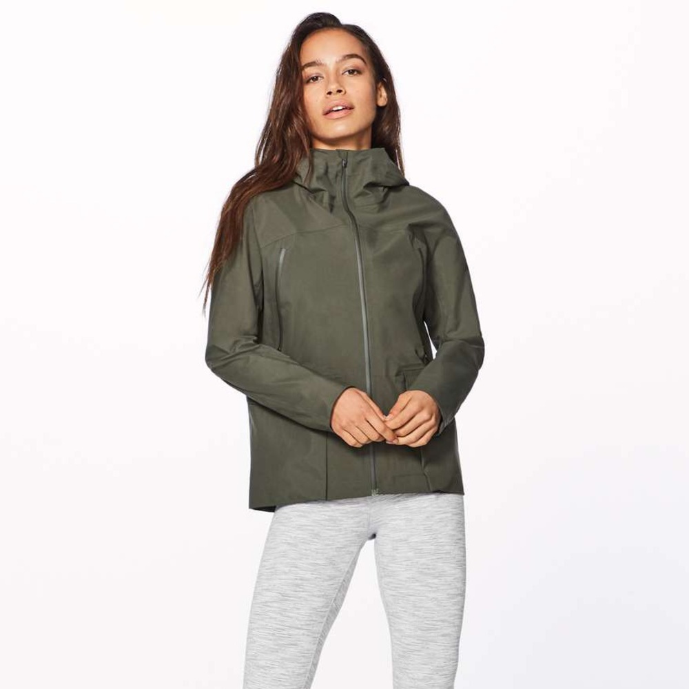 Lululemon Resist The Mist Rain Jacket NWT 6